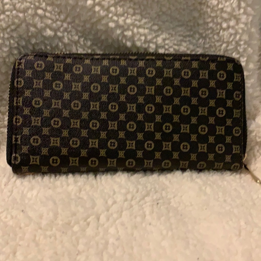 New Black/Gold Clutch